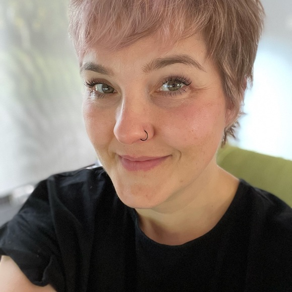 Meet your Posher, Clair - Picture 1 of 2